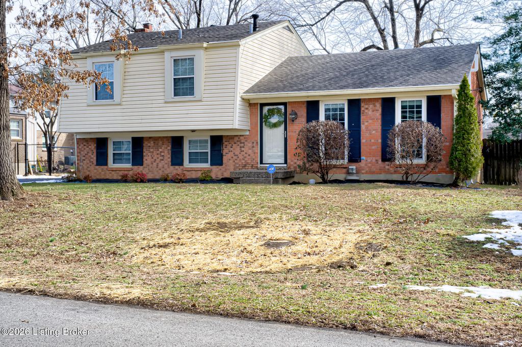 6801 Fordham Ln, Louisville, KY 40291