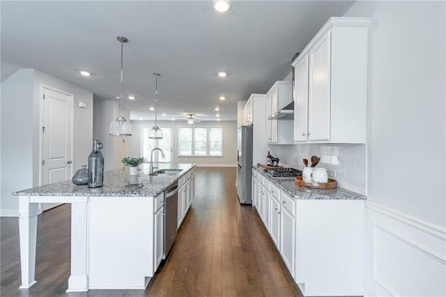 2701 Cedar Pine Way, Doraville, GA 30360
