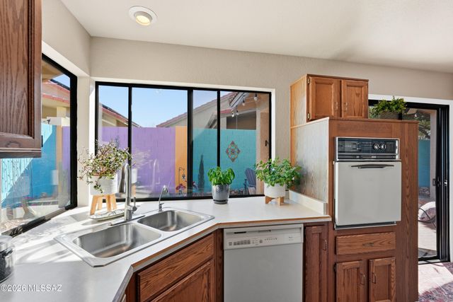 200 E Suntree Street, Tucson, AZ 85737