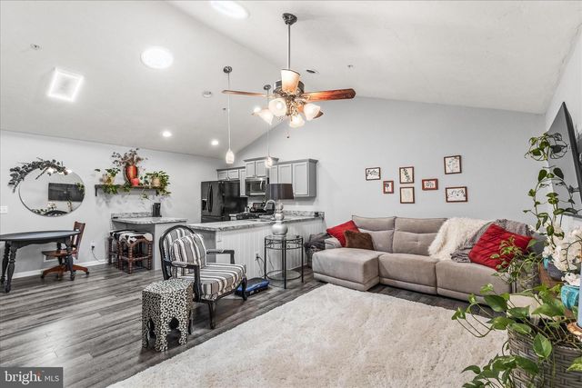 813 W MIDDLE ST, Hanover, PA 17331