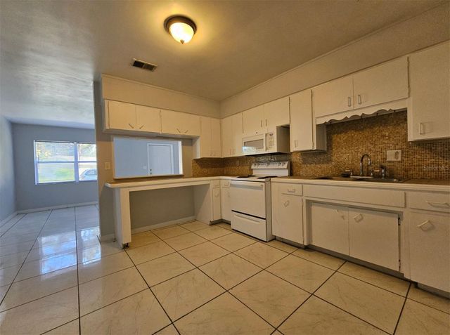 2721 DOYLE CIRCLE, Lakeland, FL 33801