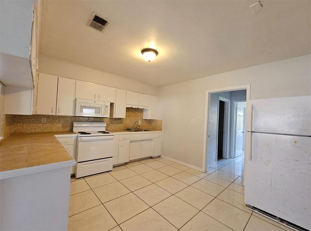 2721 DOYLE CIRCLE, Lakeland, FL 33801