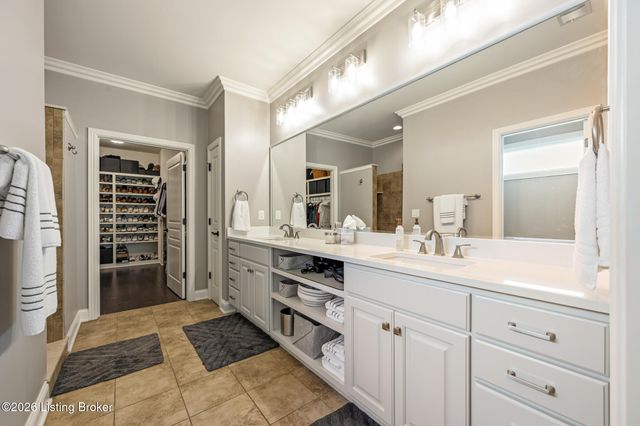 4338 Sanctuary Bluff Ln, Louisville, KY 40241