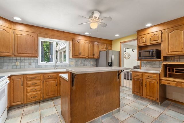 51 Laurelwood Rd, Holden, MA 01520