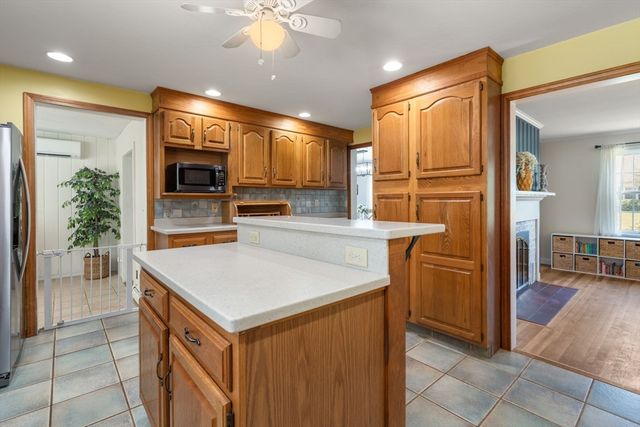 51 Laurelwood Rd, Holden, MA 01520