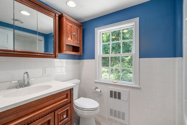 51 Laurelwood Rd, Holden, MA 01520