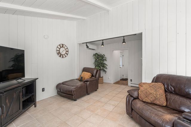 51 Laurelwood Rd, Holden, MA 01520
