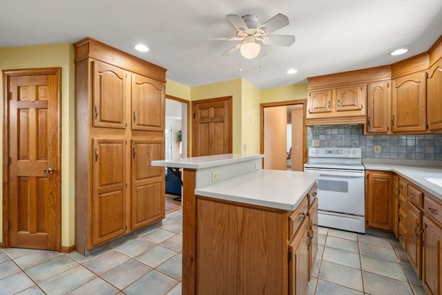 51 Laurelwood Rd, Holden, MA 01520