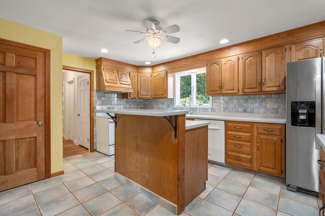 51 Laurelwood Rd, Holden, MA 01520
