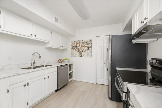 1601 S Shepherd Drive 113, Houston, TX 77019