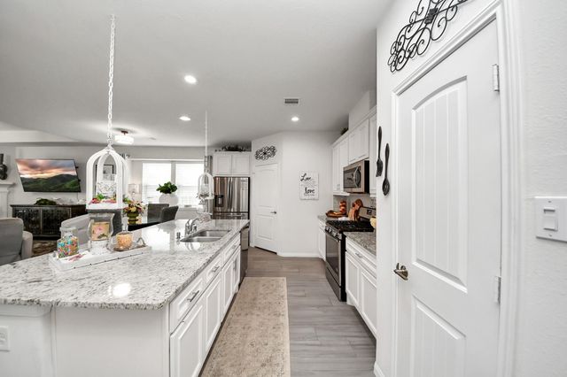 9617 Yellow Rose Drive, Texas City, TX 77591