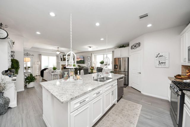 9617 Yellow Rose Drive, Texas City, TX 77591