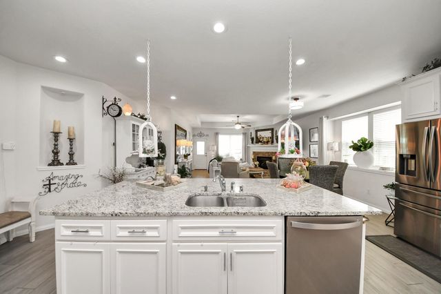 9617 Yellow Rose Drive, Texas City, TX 77591