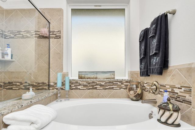 9617 Yellow Rose Drive, Texas City, TX 77591