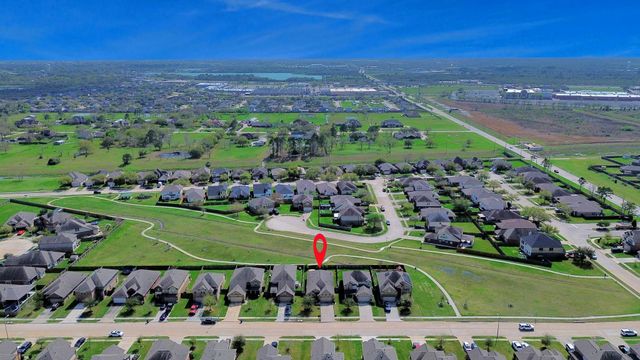 9617 Yellow Rose Drive, Texas City, TX 77591