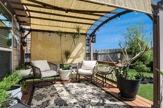 9617 Yellow Rose Drive, Texas City, TX 77591