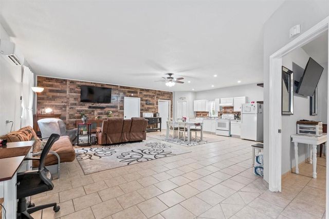 95 Sunrise Loop, Huntsville, TX 77320