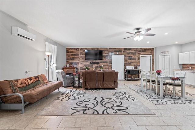 95 Sunrise Loop, Huntsville, TX 77320