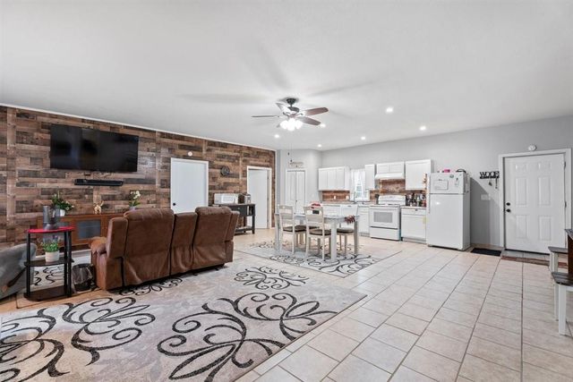 95 Sunrise Loop, Huntsville, TX 77320