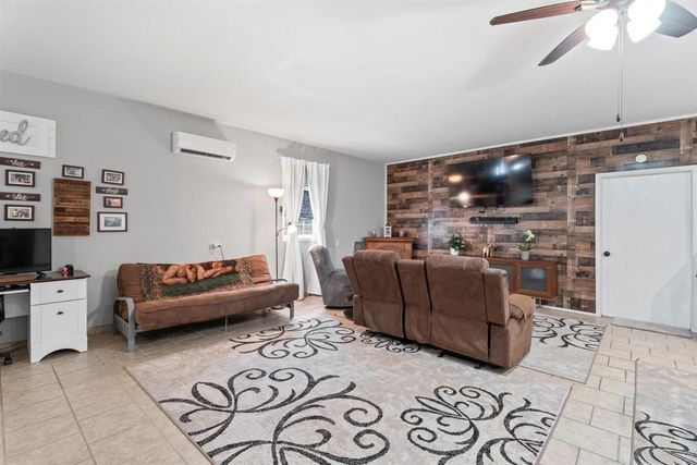 95 Sunrise Loop, Huntsville, TX 77320