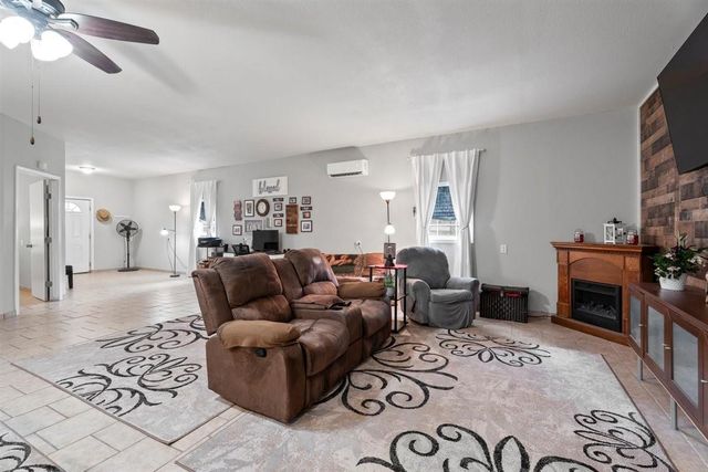 95 Sunrise Loop, Huntsville, TX 77320