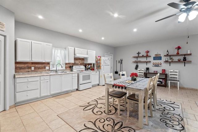 95 Sunrise Loop, Huntsville, TX 77320