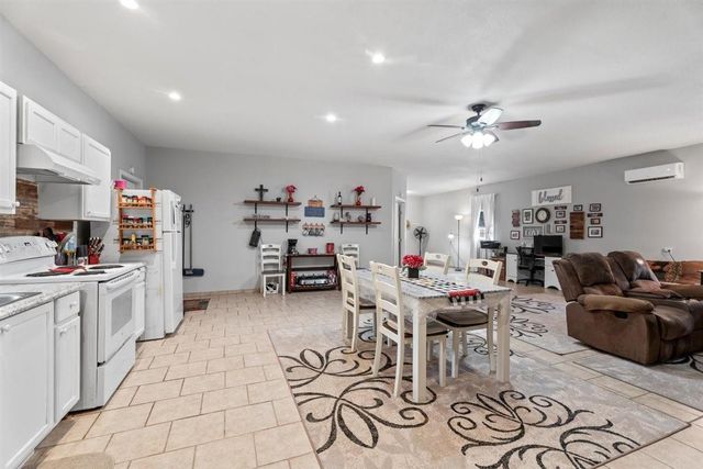 95 Sunrise Loop, Huntsville, TX 77320