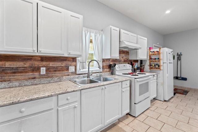 95 Sunrise Loop, Huntsville, TX 77320