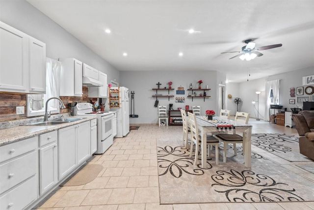 95 Sunrise Loop, Huntsville, TX 77320