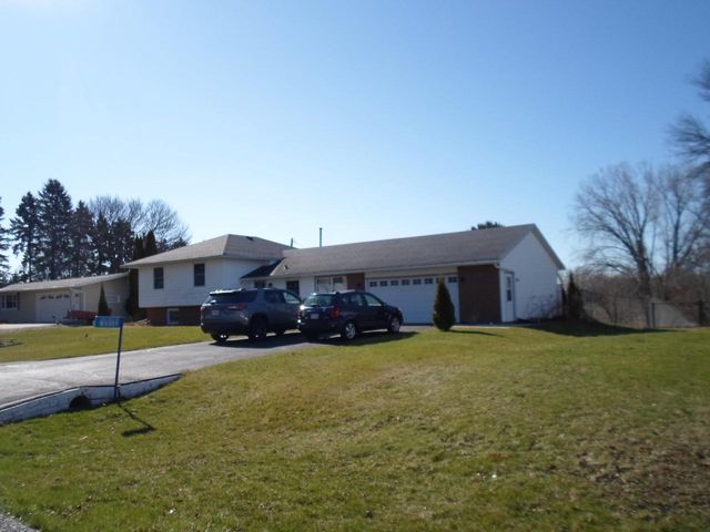 W8889 Gossfeld Lane, Beaver Dam, WI 53916