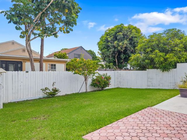 6196 Azalea Circle, West Palm Beach, FL 33415