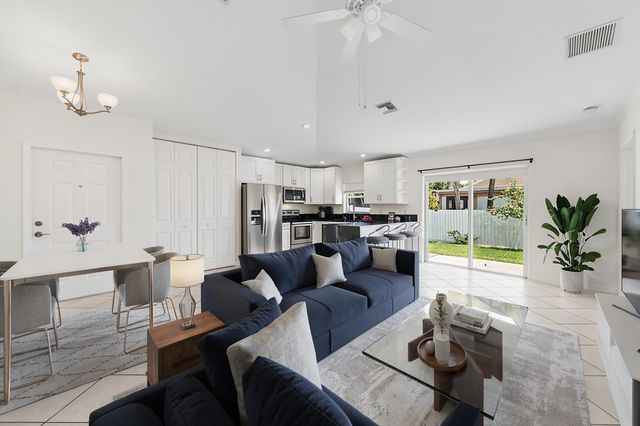 6196 Azalea Circle, West Palm Beach, FL 33415