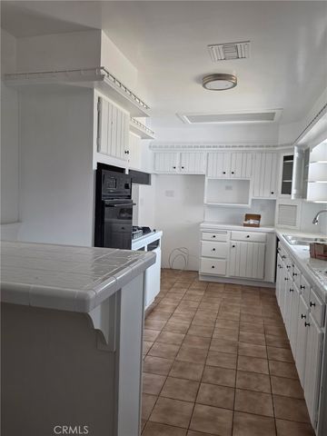 40655 11th W, Palmdale, CA 93551