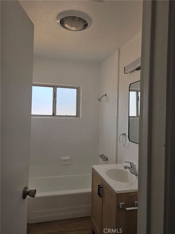 40655 11th W, Palmdale, CA 93551