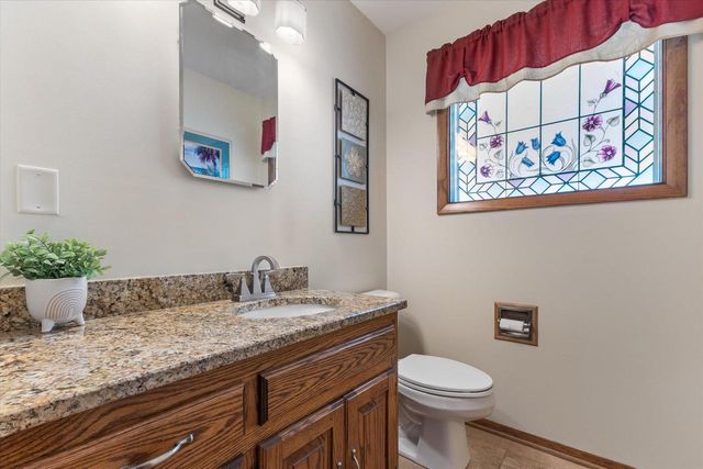N8W27287 Woodridge LANE, Waukesha, WI 53188
