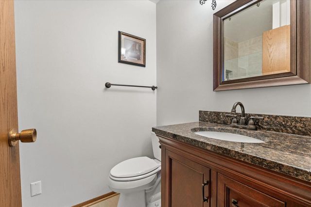 N8W27287 Woodridge LANE, Waukesha, WI 53188