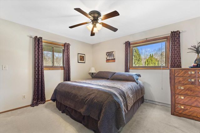N8W27287 Woodridge LANE, Waukesha, WI 53188