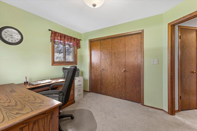 N8W27287 Woodridge LANE, Waukesha, WI 53188