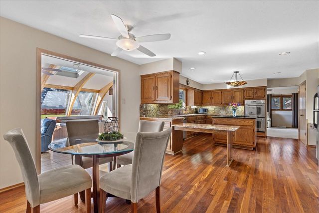 N8W27287 Woodridge LANE, Waukesha, WI 53188
