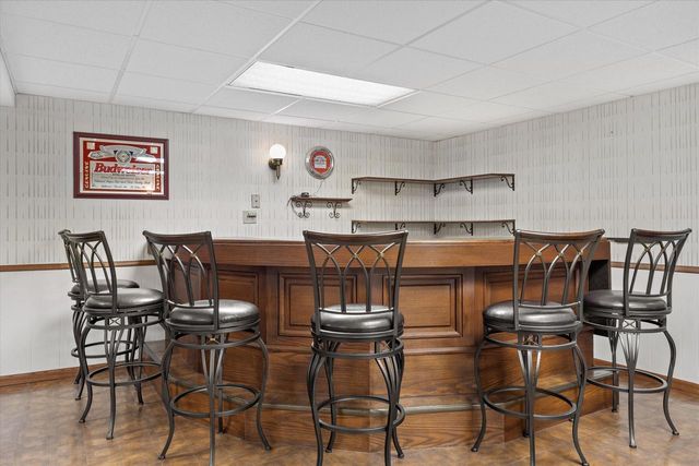 N8W27287 Woodridge LANE, Waukesha, WI 53188