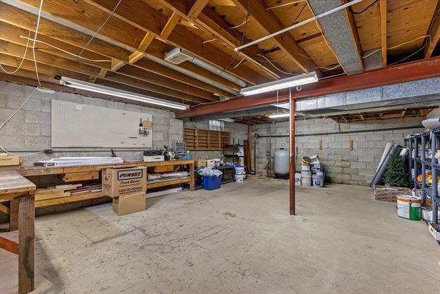 N8W27287 Woodridge LANE, Waukesha, WI 53188