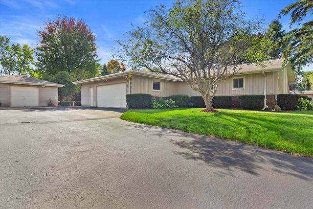 N8W27287 Woodridge LANE, Waukesha, WI 53188