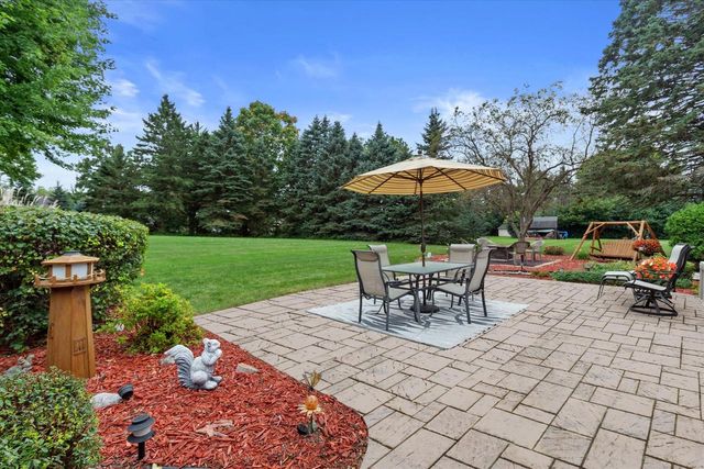 N8W27287 Woodridge LANE, Waukesha, WI 53188