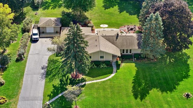 N8W27287 Woodridge LANE, Waukesha, WI 53188