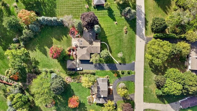 N8W27287 Woodridge LANE, Waukesha, WI 53188