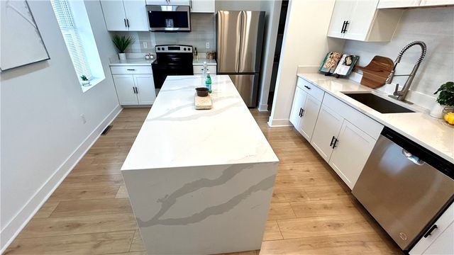 1327 Reddour St, Central North Side, PA 15212