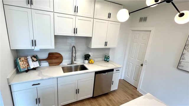 1327 Reddour St, Central North Side, PA 15212