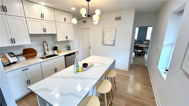 1327 Reddour St, Central North Side, PA 15212