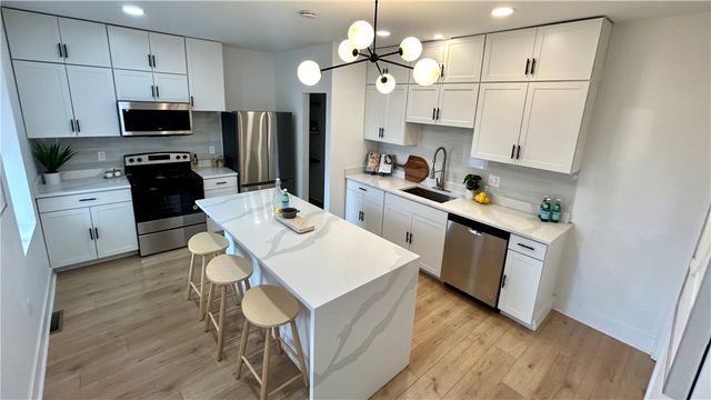 1327 Reddour St, Central North Side, PA 15212