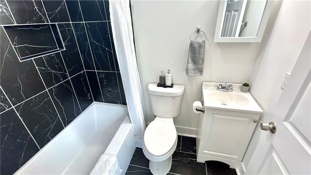 1327 Reddour St, Central North Side, PA 15212